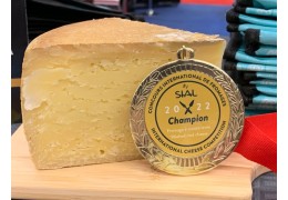 Le Miranda de Fritz Kaiser remporte le prix de champion au Concours international des fromages 2022 du SIAL.